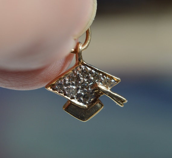 14k gold graduation hat charm, Graduation hat wit… - image 1