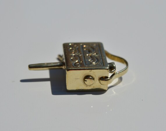 music box charm, antique 14k music box charm, Gol… - image 4