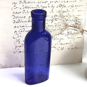 Antik fransk medicinflaska i kobolt - Pulmo Bailly 15 Rue de Rome, Paris, cirka 1920. Antik apoteksflaska, apoteksflaska, hostmedicin