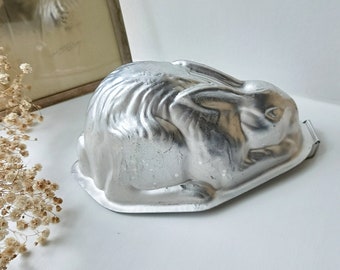 Vintage rabbit jelly mould with stand, aluminium jelly mould, blancmange mould, 1950's retro kitchenalia, gelatine mould, bakeware, cookware