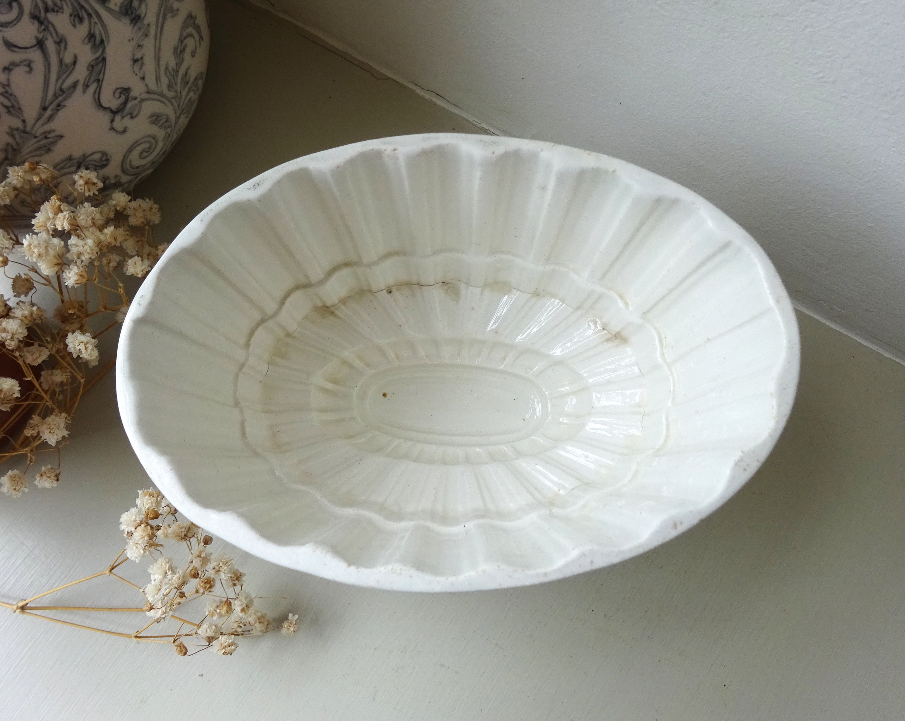 Victorian jelly mould, oval ironstone pudding mould. Antique ceramic jelly mold with curtain like pattern, 1 pint blancmange dessert mould