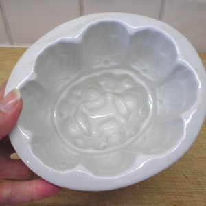 Victorian jelly mould, oval ironstone cathedral mould. Gothic pattern, antique 1800s. Pottery mold, 1 1/4 pint blancmange mold, Kitchenalia