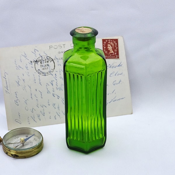 Bottiglia di veleno a costine esagonale verde vintage, 3 oz, bottiglia di farmacia tappata, inizio 20th secolo, bottiglia di farmacia, bottiglia di farmacia, farmacista