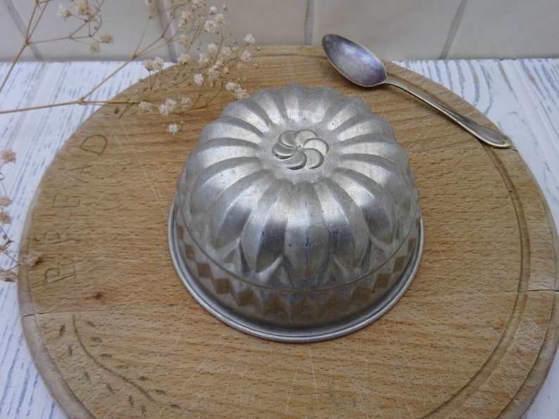 Vintage Aluminium Jelly Moulds. Oval and Circular Molds Etsy UK