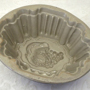 Antique jelly mould, earthenware mold, 1 pint, bunch of grapes design. Kitchenalia, vintage pottery blancmange mold, collectible bakeware