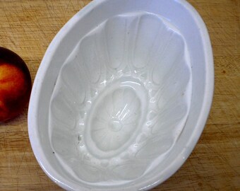 Victorian jelly mould, ironstone oval cathedral jelly mold. Gothic pattern, antique 1800s pottery jelly mould. Blancmange mold, Kitchenalia
