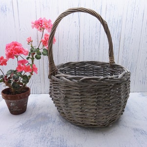 Vintage willow basket, round wicker shopping basket. Woven willow basket, picnic basket, trug, fruit and veg basket. Sewing, knitting basket