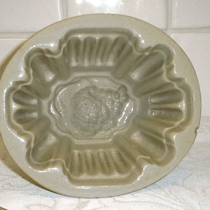 Vintage jelly mould, earthenware mould. 3/4 pint. Bunch of grapes design. Pottery mold. Kitchenalia, antique jelly mould, blancmange mold
