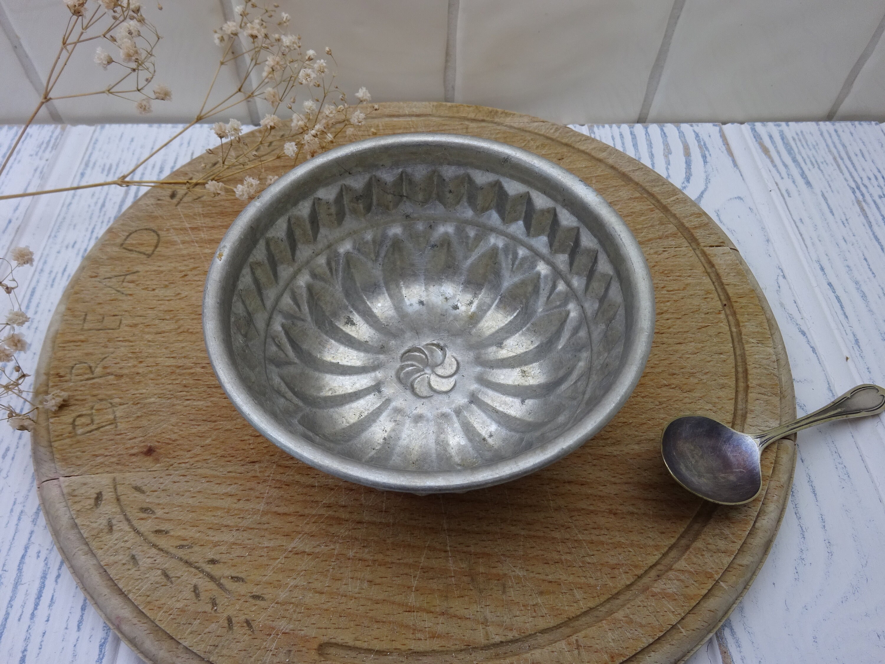 Vintage Aluminium Jelly Moulds. Oval and Circular Molds Etsy UK