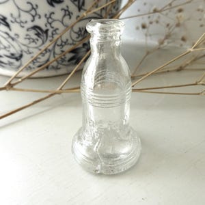 Bottiglia in miniatura vintage Liberty Bell Wheaton, riproduzione in miniatura in vetro trasparente, prodotta a Taiwan, piccola bottiglia da collezione, bottiglia minuscola