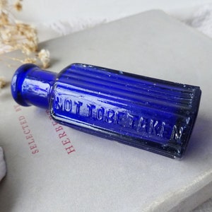 Antike Kobalt nicht genommen zu werden Giftflasche kleine sechseckige 1/2 Unze, gerippte zwei Seiten. 1920er Jahrhundert Jahrhundert Gift Flasche, alte Vintage Flasche