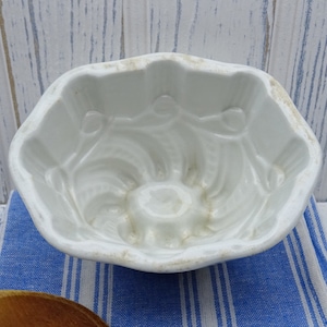 Victorian jelly mould, Gothic pattern ironstone jelly mold, 1 pt. Antique pottery jelly mould. Blancmange mold, Kitchenalia, cathedral mold