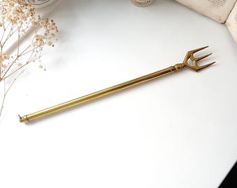 Tenedor de latón antiguo para tostar, tenedor telescópico para tostar, utensilio de cocina de principios del siglo XX, tenedor extensible para tostar malvaviscos, tenedor para tostar crumpets