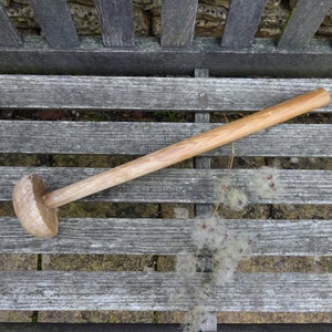 Vintage indisk kryddstöt, stor kryddstöt i trä från Indien, stöt med långt skaft, asiatiskt köksredskap, indiska köksredskap, kitchenalia