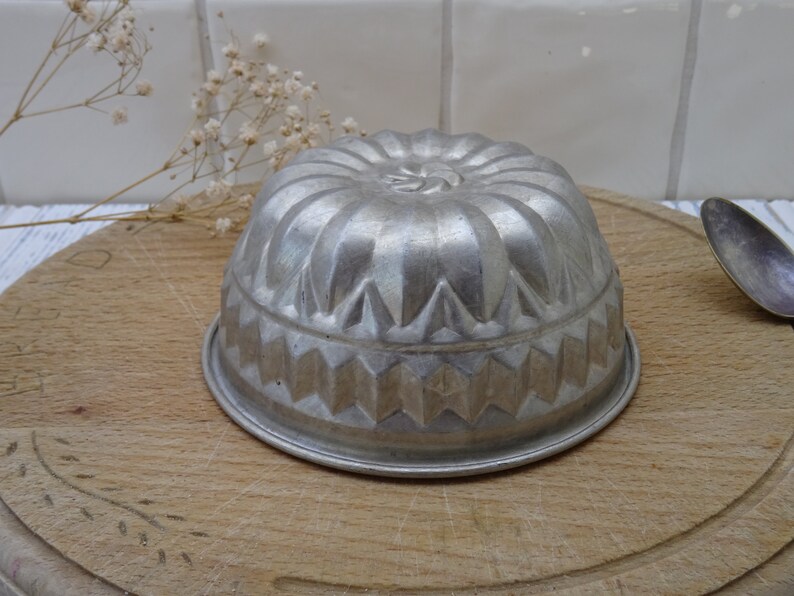 Vintage Aluminium Jelly Moulds. Oval and Circular Molds Etsy UK