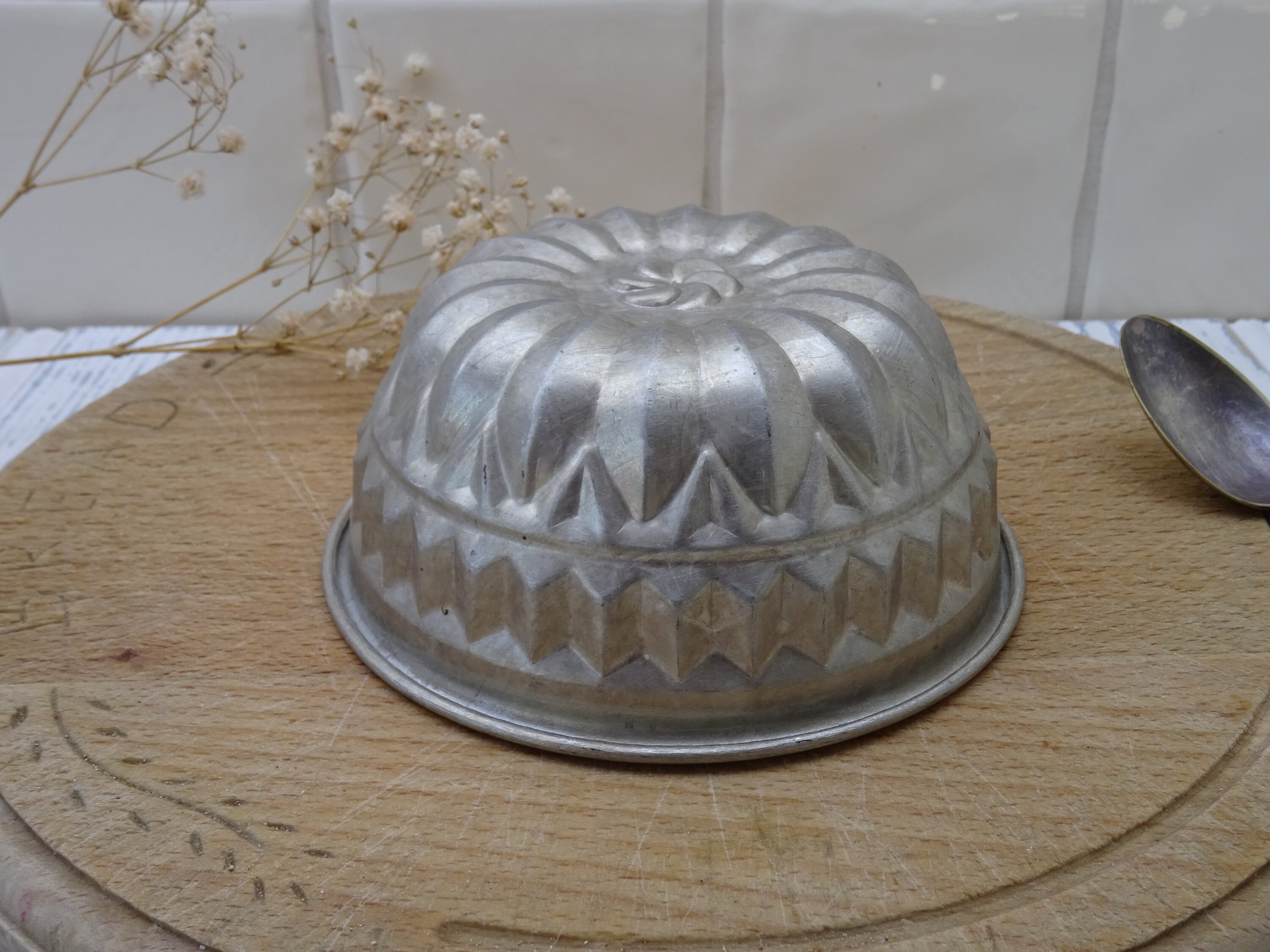 Vintage Aluminium Jelly Moulds. Oval and Circular Molds Etsy UK