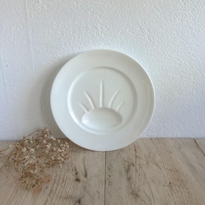 Rare Edwardian ironstone meat platter by Cauldon Ltd England, 1904 to 1919, circular white ceramic roast meat juice drainer, serving plate
