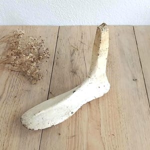 Antique cast iron cobbler&#39;s shoe last, foot shaped in old off white paint, useful doorstop or a quirky decorative display piece, Edwardian