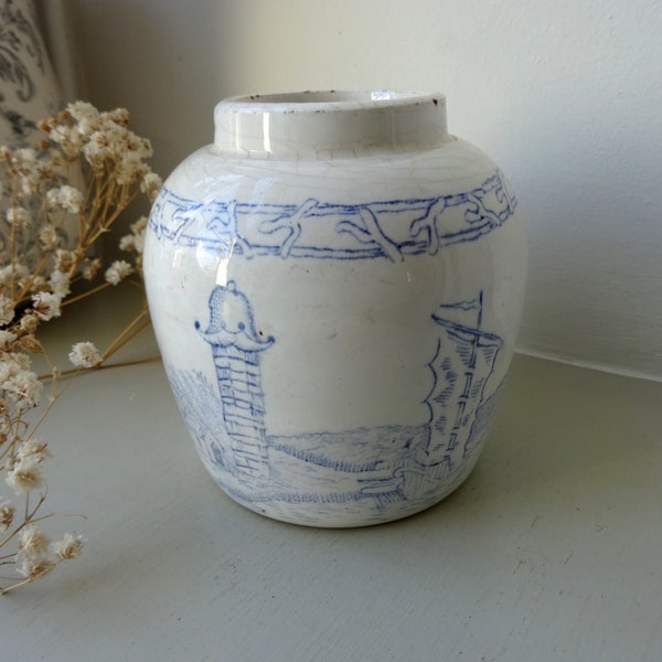 Ancien pot de gingembre en poterie de porcelaine bleue et blanche du XIXe siècle en pierre de fer, décor de chinoiseries, scènes orientales, fabrication d'un joli vase