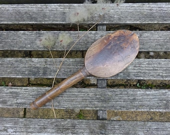 Antiker hölzerner Butterlöffel, Butterlöffel, großer hölzerner Rührlöffel, Vintage Kitchenalia, drei Molkereiutensilien, Butterherstellung, Backen, Küche