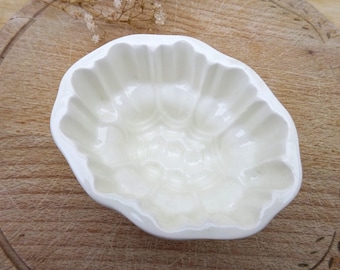 petit moule à gelée vintage en pierre de fer par Kirkhams Ltd, moule de la taille d'un enfant, moule à gelée du milieu du 20e siècle, Kirkham, Stoke on Trent, poterie blanche