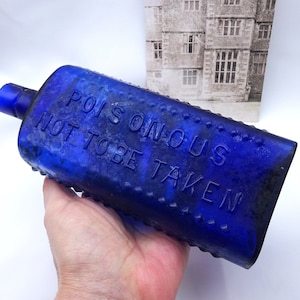 Victorian Cobalt Hobnail Louis & Towers 12 Unzen Flasche Gift Flasche, geprägt Poisonous Not To Be Taken. Scherenaufsatz Apothekerflasche 19 cm groß