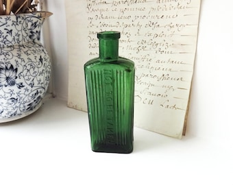 Antique chemist bottle with original label - Camphorated Oil Antique chemist bottle with original label - Camphorated Oil