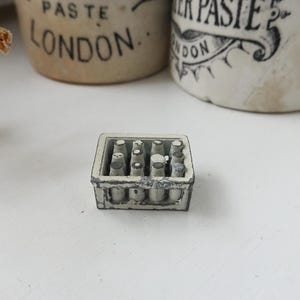 Vintage Lesney Matchbox Milchkiste 1949 (für den Pferdemilchwagen), altes Spielzeug, Sammlerstücke, Puppenhaus-Flaschenkiste, Miniatur