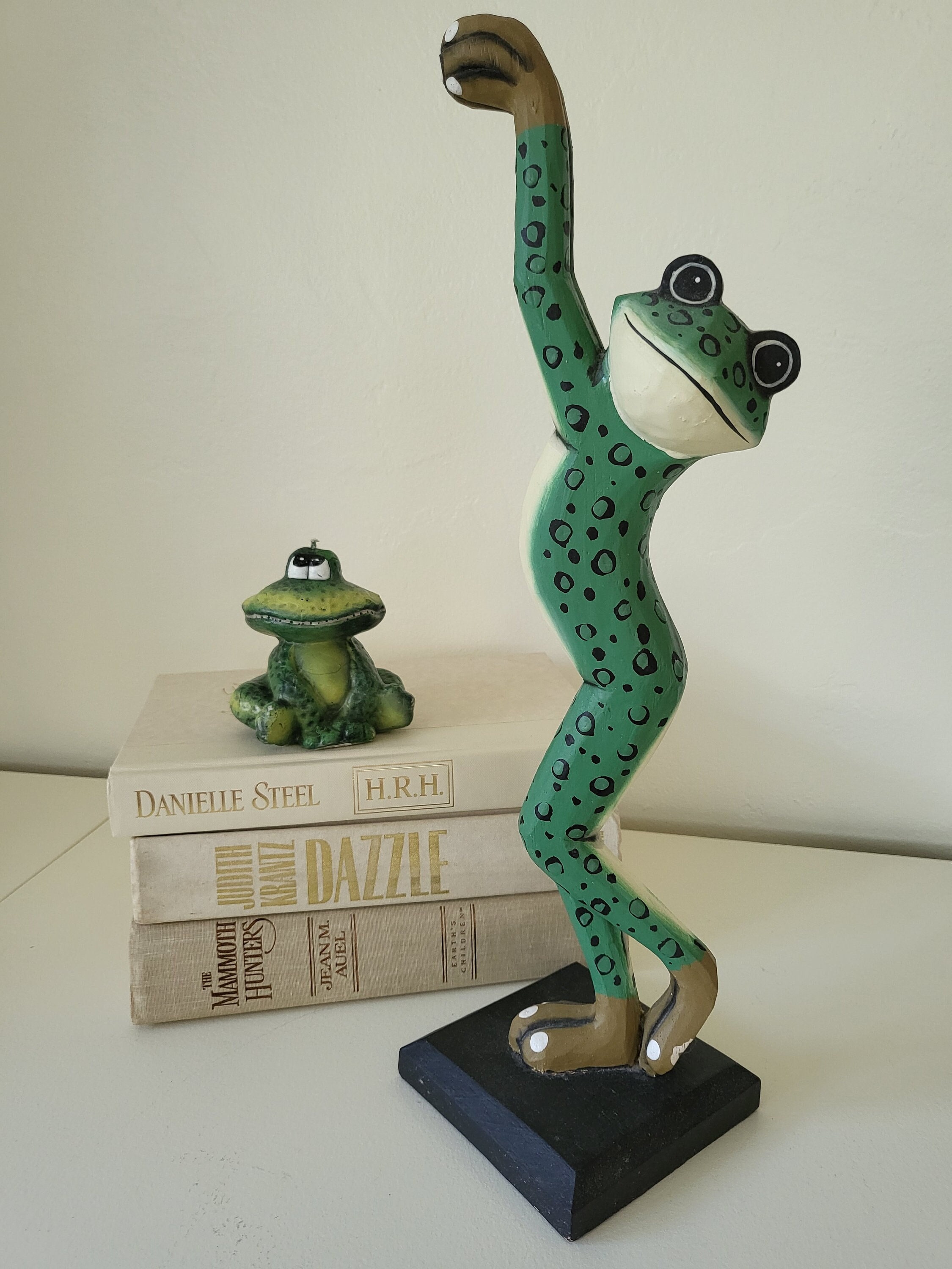 Folk Art Frogs 