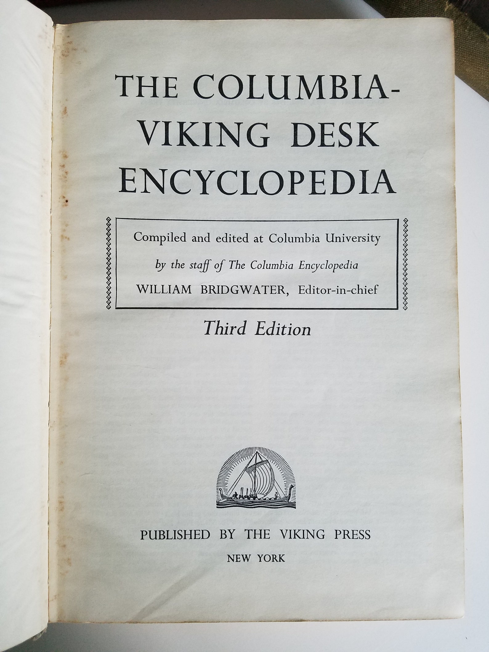 The Columbia Viking Desk Encyclopedia, Vintage 1968 Third Edition, HC