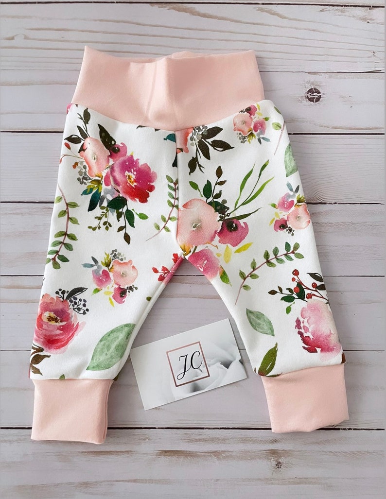 Conjunto floral para bebé: leggings, gorro y mono de algodón orgánico pants