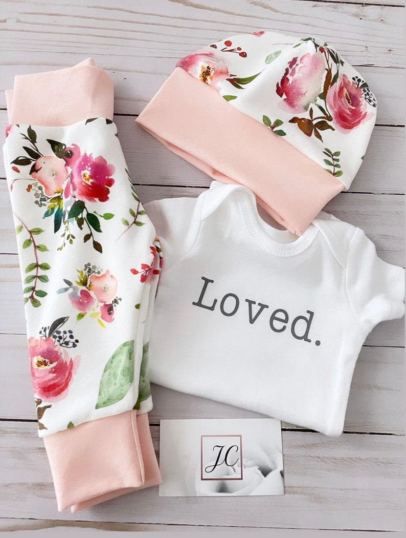 Conjunto floral para bebé: leggings, gorro y mono de algodón orgánico pants+hat+onesie