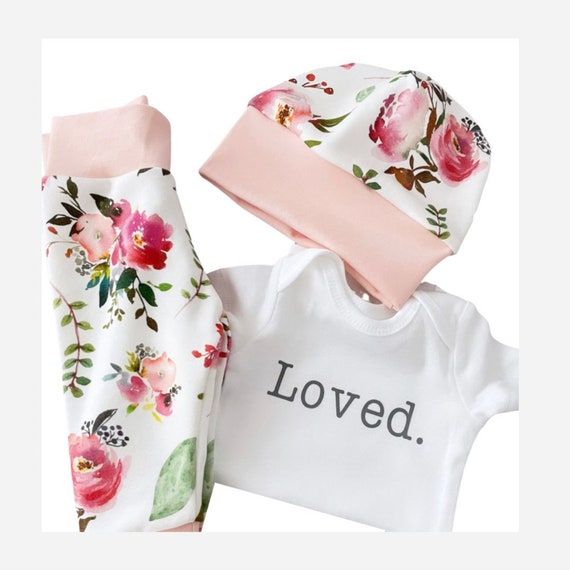 Floral Baby Outfit: Organic Cotton Leggings, Hat, and Onesie