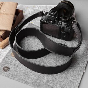 Sangle de harnais en cuir pour appareil photo Fujifilm, Canon et Nikon, sangle universelle gravée personnalisée, cadeau durable pour photographe image 5