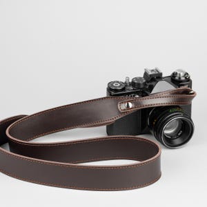 Sangle de harnais en cuir pour appareil photo Fujifilm, Canon et Nikon, sangle universelle gravée personnalisée, cadeau durable pour photographe Marron