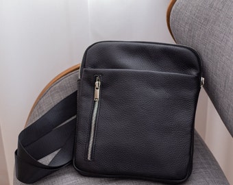 Mens Cowhide Leather Crossbody Bag: Small Messenger Satchel