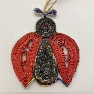 Ornement de coccinelle, Eco-Art, Recyclé, Papier quilled, Décor de Noël, Décor recyclé fait à la main, Art mural, carte de piquant, ornement de piquant