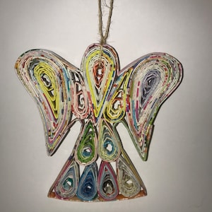 Ornamento angelo Eco-Art, Eco-Art, Riciclato, Carta Quilled, Decorazioni natalizie, Decorazioni artigianali riciclate, Arte murale, carta riciclata