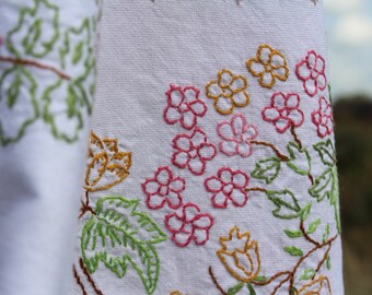 Table cloth “Inge I” embroidered with flowers