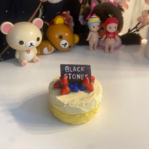 Nana black stones cake trinket
