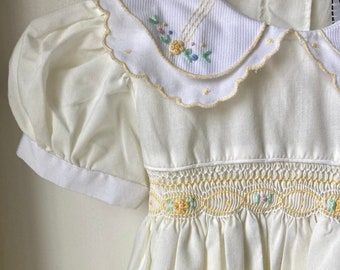 Vintage 12 Month Girl’s Smocked Dress, Vintage Baby Smocked Dress, Vintage Peter Pan Collar Baby Dress
