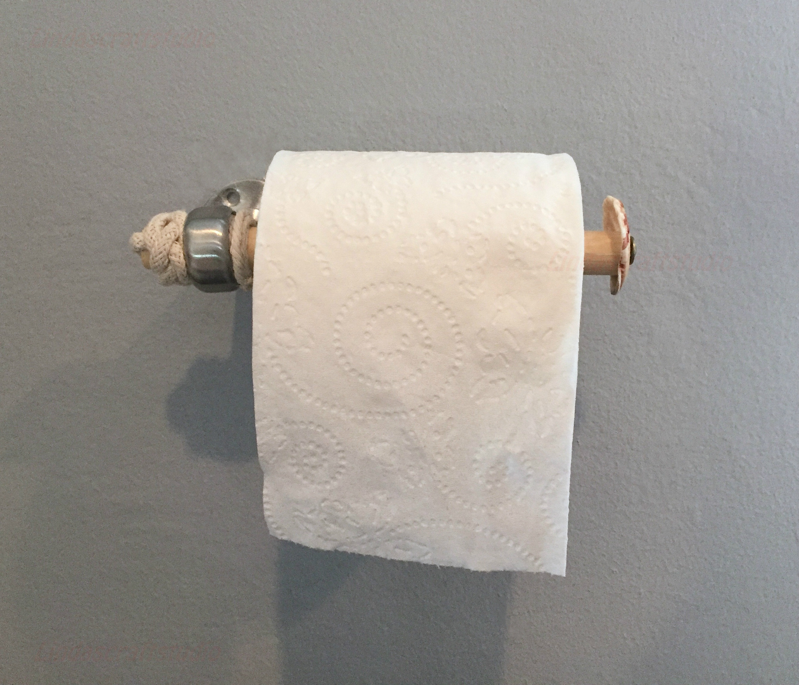 NEW COASTAL SEA SHELL WHITE STANDING TOILET PAPER HOLDER CUST FINI AVAI NEW COASTAL SEA SHELL WHITE STANDING TOILET PAPER HOLDER CUST FINI AVAI