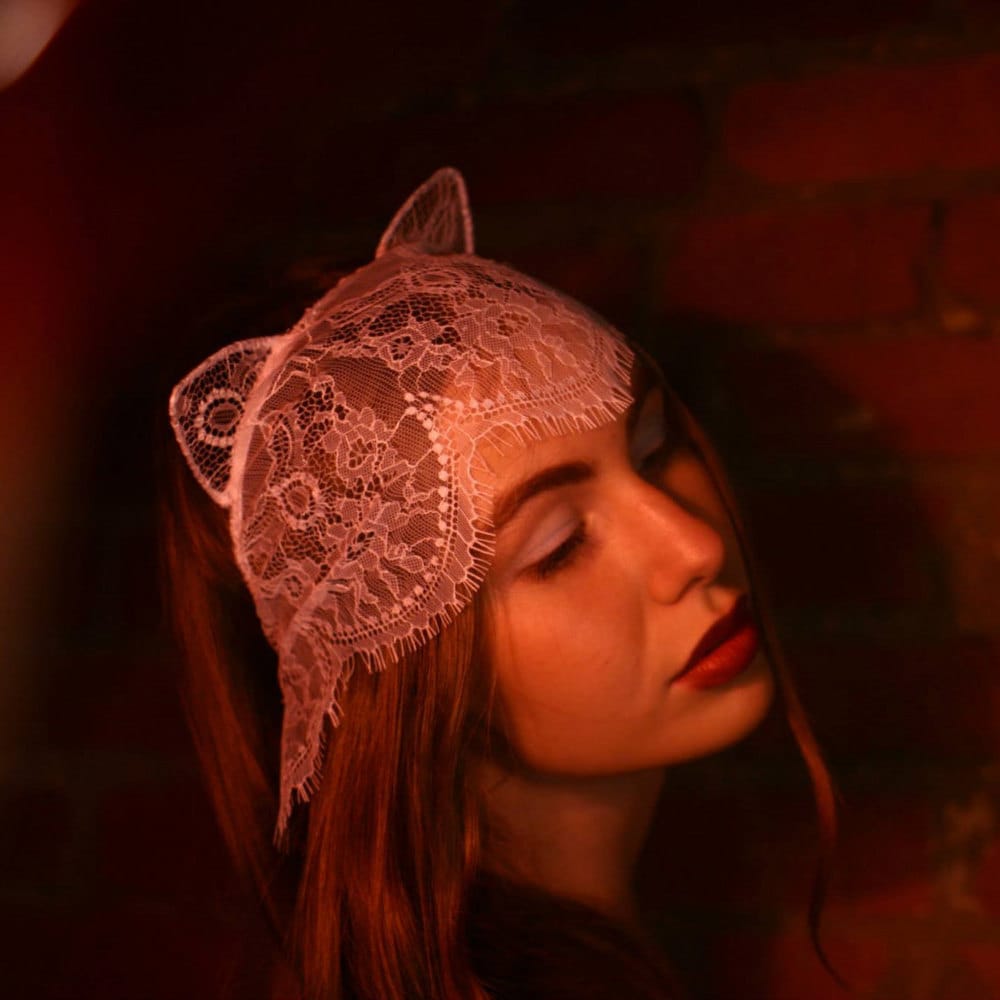 White Lace Cat Ears Headband With Veil - Wedding Accessory  display picture 2