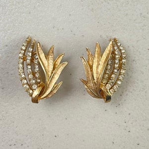 Vintage Floral Leaf Rhinestone Earrings 1970s Gold Tone Metal Crystal Clip Ons