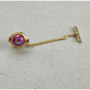 Vintage iriserende roze kraal dasspeld jaren 1960 goudkleurige metalen art-deco stropdasspeld met ketting