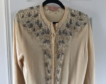 Vtg Hogg Of Hawick Beige Sweater With Heavy Floral Beading 100% Pure Cashmere Made In Scotland Three Bead Buttons