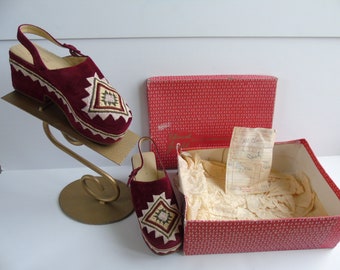 Vintage Women’s Platform Shoe Hand Embroidered Edouard Jerrold Suede Greece Box & Receipt Size 5 B