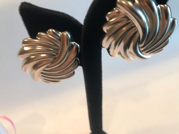 Vtg Large Swirl Button Non-Pierced Clip Earrings … - image 3