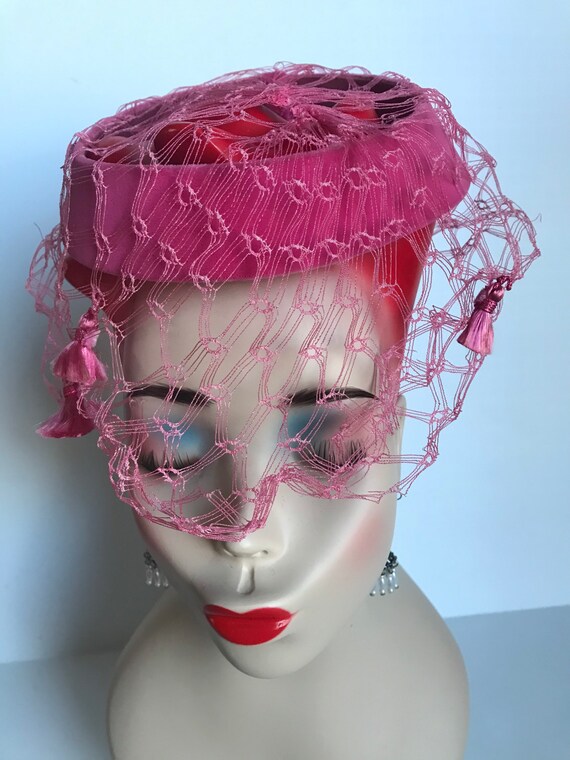 Vtg 1950's Hot Pink Round Velvet Intricate Nettin… - image 5