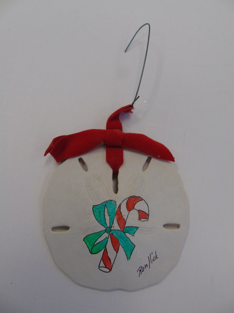 Vintage 1970/'s Ron Vick Christmas Candy Cane Sand Dollar Ornament Hand Painted /& Signed By The Artist